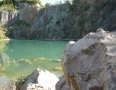Samospráva - Zaplavený kameňolom si niektorí turisti nevážia - P1210542.JPG