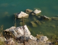 Samospráva - Zaplavený kameňolom si niektorí turisti nevážia - P1210551.JPG