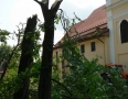 Samospráva - BÚRKA: Pri múzeu a kostole popadali obrovské stromy - P1200577.JPG
