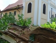 Samospráva - BÚRKA: Pri múzeu a kostole popadali obrovské stromy - P1200581.JPG