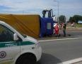 Krimi - V Michalovciach sa prevrátil kamión na kruhovom objazde !!! - P1240810.JPG
