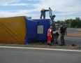 Krimi - V Michalovciach sa prevrátil kamión na kruhovom objazde !!! - P1240811.JPG
