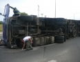 Krimi - V Michalovciach sa prevrátil kamión na kruhovom objazde !!! - P1240839.JPG