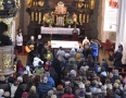 Cirkev - MICHALOVCE: Stovky ľudí vzdali úctu sv. Terézii z Lisieux - 12.JPG