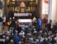 Cirkev - MICHALOVCE: Stovky ľudí vzdali úctu sv. Terézii z Lisieux - 15.JPG