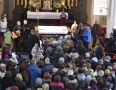 Cirkev - MICHALOVCE: Stovky ľudí vzdali úctu sv. Terézii z Lisieux - 8.JPG