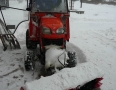 Samospráva - V Michalovciach bojujú so snehom aj záhradné traktory - P1180895.JPG