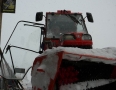Samospráva - V Michalovciach bojujú so snehom aj záhradné traktory - P1180897.JPG