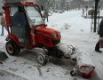 Samospráva - V Michalovciach bojujú so snehom aj záhradné traktory - P1180899.JPG