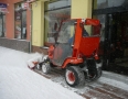 Samospráva - V Michalovciach bojujú so snehom aj záhradné traktory - P1180904.JPG