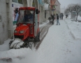 Samospráva - V Michalovciach bojujú so snehom aj záhradné traktory - P1180908.JPG