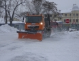 Samospráva - V Michalovciach bojujú so snehom aj záhradné traktory - P1180916.JPG