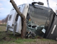 Krimi - DESIVÁ NEHODA: Autobus s cestujúcimi sa prevrátil a narazil do stromu - DSC_7780.JPG