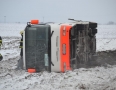 Krimi - DRÁMA PRED MICHALOVCAMI:  Autobus sa prevrátil do poľa. Hlásia aj zranených   - DSC_6142.JPG