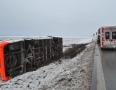 Krimi - DRÁMA PRED MICHALOVCAMI:  Autobus sa prevrátil do poľa. Hlásia aj zranených   - DSC_6149.JPG