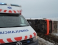 Krimi - DRÁMA PRED MICHALOVCAMI:  Autobus sa prevrátil do poľa. Hlásia aj zranených   - DSC_6158.JPG
