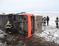Krimi - DRÁMA PRED MICHALOVCAMI:  Autobus sa prevrátil do poľa. Hlásia aj zranených   - DSC_6162.JPG