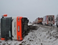 Krimi - DRÁMA PRED MICHALOVCAMI:  Autobus sa prevrátil do poľa. Hlásia aj zranených   - DSC_6191.JPG