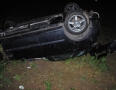 Krimi - NEHODA PRED MICHALOVCAMI:  Auto skončilo prevrátené na streche - 15.JPG
