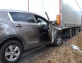Krimi - NEHODA PRI MICHALOVCIACH: Vážna zrážka kamióna s osobným autom - 2.jpg