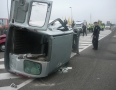 Krimi - DESIVÁ NEHODA PRED MICHALOVCAMI: Auto zostalo po zrážke prevrátené na ceste - P1280655.JPG