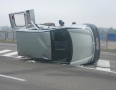 Krimi - DESIVÁ NEHODA PRED MICHALOVCAMI: Auto zostalo po zrážke prevrátené na ceste - P1280665.JPG
