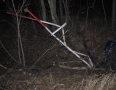 Krimi - MICHALOVCE: Vodič prerazil zábradlie a narazil do stromu - 7.JPG