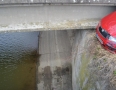 Krimi - NEHODA NA ŠÍRAVE: Auto vyletelo z cesty a zostalo visieť z mosta - DSC_5177.jpg