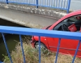 Krimi - NEHODA NA ŠÍRAVE: Auto vyletelo z cesty a zostalo visieť z mosta - DSC_5183.jpg