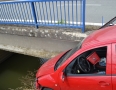 Krimi - NEHODA NA ŠÍRAVE: Auto vyletelo z cesty a zostalo visieť z mosta - DSC_5184.jpg