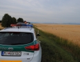 Krimi - NEHODA: Motorkár vyletel vo veľkej rýchlosti z cesty do poľa - 14.jpg