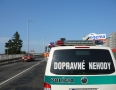 Krimi - Nehoda na nadjazde. Tri autá v sebe - P1160161.JPG