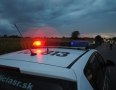 Krimi - NEHODA: Auto s 5 pasažiermi skončilo v poli na streche - 24.JPG