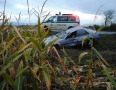 Krimi - NEHODA: Auto s 5 pasažiermi skončilo v poli na streche - 27.JPG