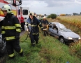 Krimi - NEHODA: Auto s 5 pasažiermi skončilo v poli na streche - 30.JPG