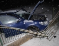Krimi - NEHODA: Auto vyletelo z cesty a narazilo do plota - 15.JPG