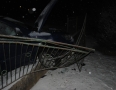 Krimi - NEHODA: Auto vyletelo z cesty a narazilo do plota - 3.JPG
