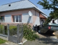 Krimi - DESIVÁ NEHODA PRI MICHALOVCIACH: Auto vyletelo z cesty a vrazilo do domu   - DSC_0183.jpg