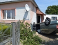 Krimi - DESIVÁ NEHODA PRI MICHALOVCIACH: Auto vyletelo z cesty a vrazilo do domu   - DSC_0218.jpg