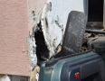 Krimi - DESIVÁ NEHODA PRI MICHALOVCIACH: Auto vyletelo z cesty a vrazilo do domu   - DSC_0222.jpg