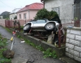 Krimi - NEHODA V MICHALOVCIACH: Džíp  vyletel z cesty na pozemok rodinného domu - P1270130.JPG