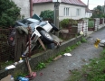 Krimi - NEHODA V MICHALOVCIACH: Džíp  vyletel z cesty na pozemok rodinného domu - P1270136.JPG