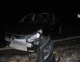 Krimi - NEHODA PRI MICHALOVCIACH: Auto skončilo po čelnej zrážke na streche - 2.jpg