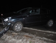 Krimi - NEHODA PRI MICHALOVCIACH: Auto skončilo po čelnej zrážke na streche - 3.jpg