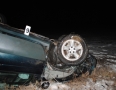 Krimi - NEHODA PRI MICHALOVCIACH: Auto skončilo po čelnej zrážke na streche - 4.jpg