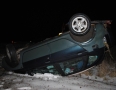 Krimi - NEHODA PRI MICHALOVCIACH: Auto skončilo po čelnej zrážke na streche - 7.jpg