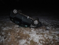 Krimi - NEHODA PRI MICHALOVCIACH: Auto skončilo po čelnej zrážke na streche - 8.jpg