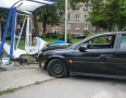 Krimi - NEHODA V MICHALOVCIACH: Vodič vletel s autom do autobusovej zastávky - P1270819.JPG