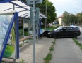 Krimi - NEHODA V MICHALOVCIACH: Vodič vletel s autom do autobusovej zastávky - P1270822.JPG