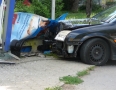 Krimi - NEHODA V MICHALOVCIACH: Vodič vletel s autom do autobusovej zastávky - P1270841.JPG